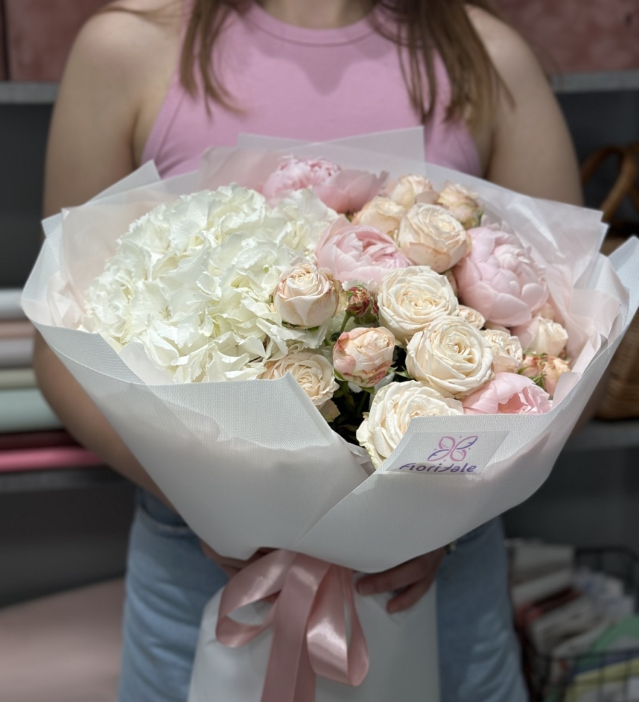 Букет в коробке Элеганс: цветочная элегантность buket-v-korobke-elegans:-tsvetochnaya-elegantnosty