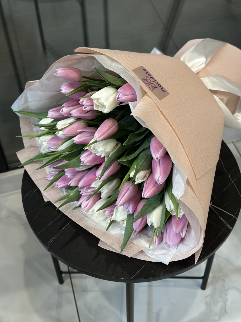 Букет тюльпанов Манифик: красота, покоряющая сердца buket-tyulypanov-manifik:-krasota,-pokoryayushtaya-serdtsa