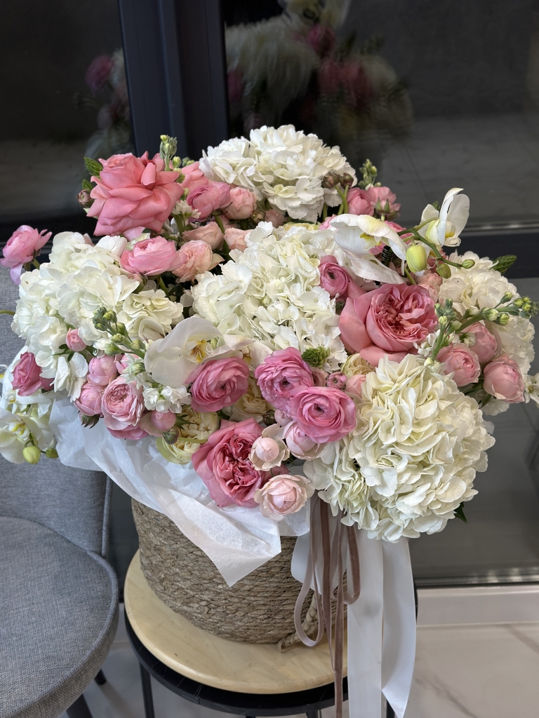 Композиция в корзине Брайт: ослепительно яркий kompozitsiya-v-korzine-brayt:-oslepitelyno-yarkiy